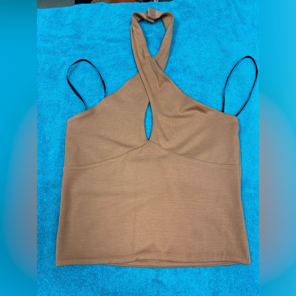 (V) FOREVER 21 CRISSCROSS HALTER NECK CROPPED TOP
